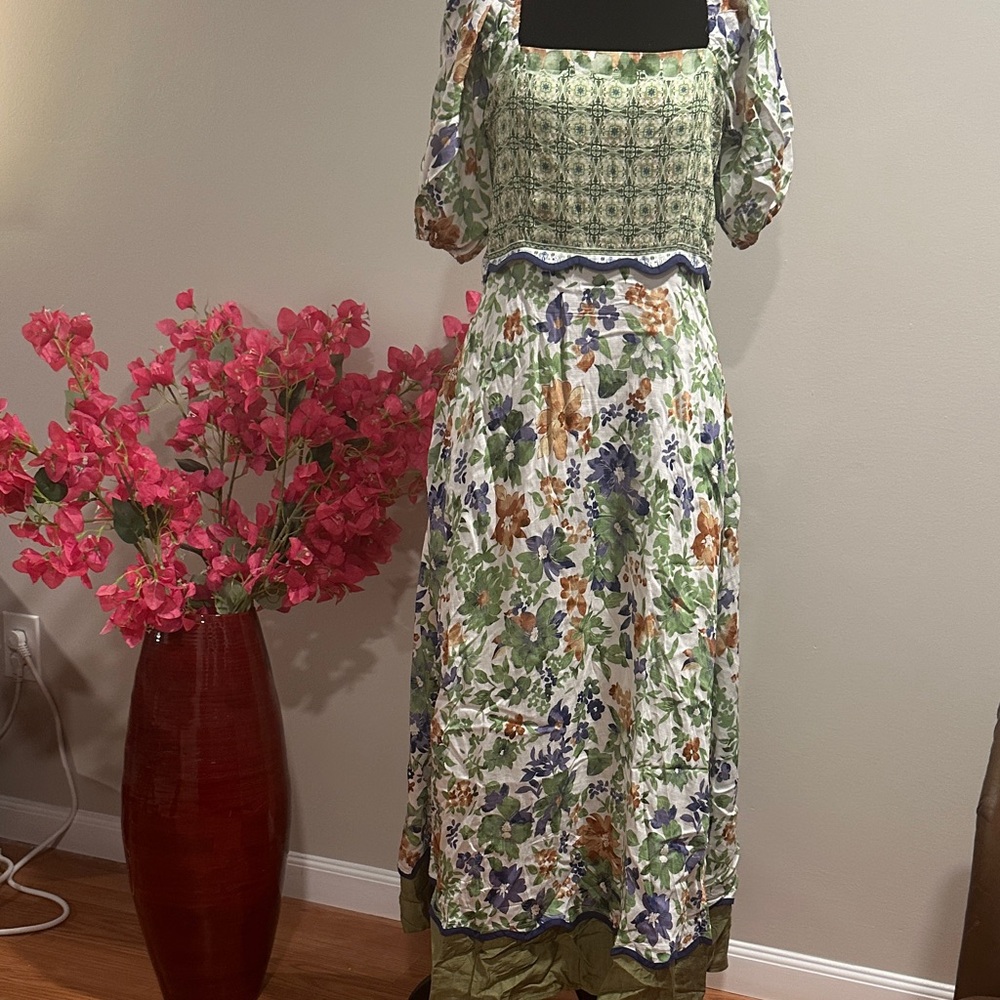 Floral Green Puff-Sleeve Maxi Dress